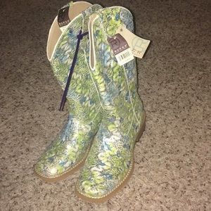 Women’s cowgirl boots